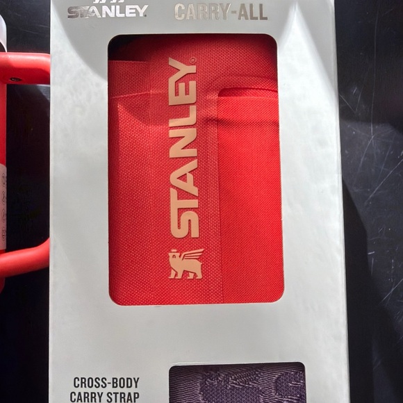Stanley Red Quencher H2.0 Tumbler Bundle - Picture 3 of 8